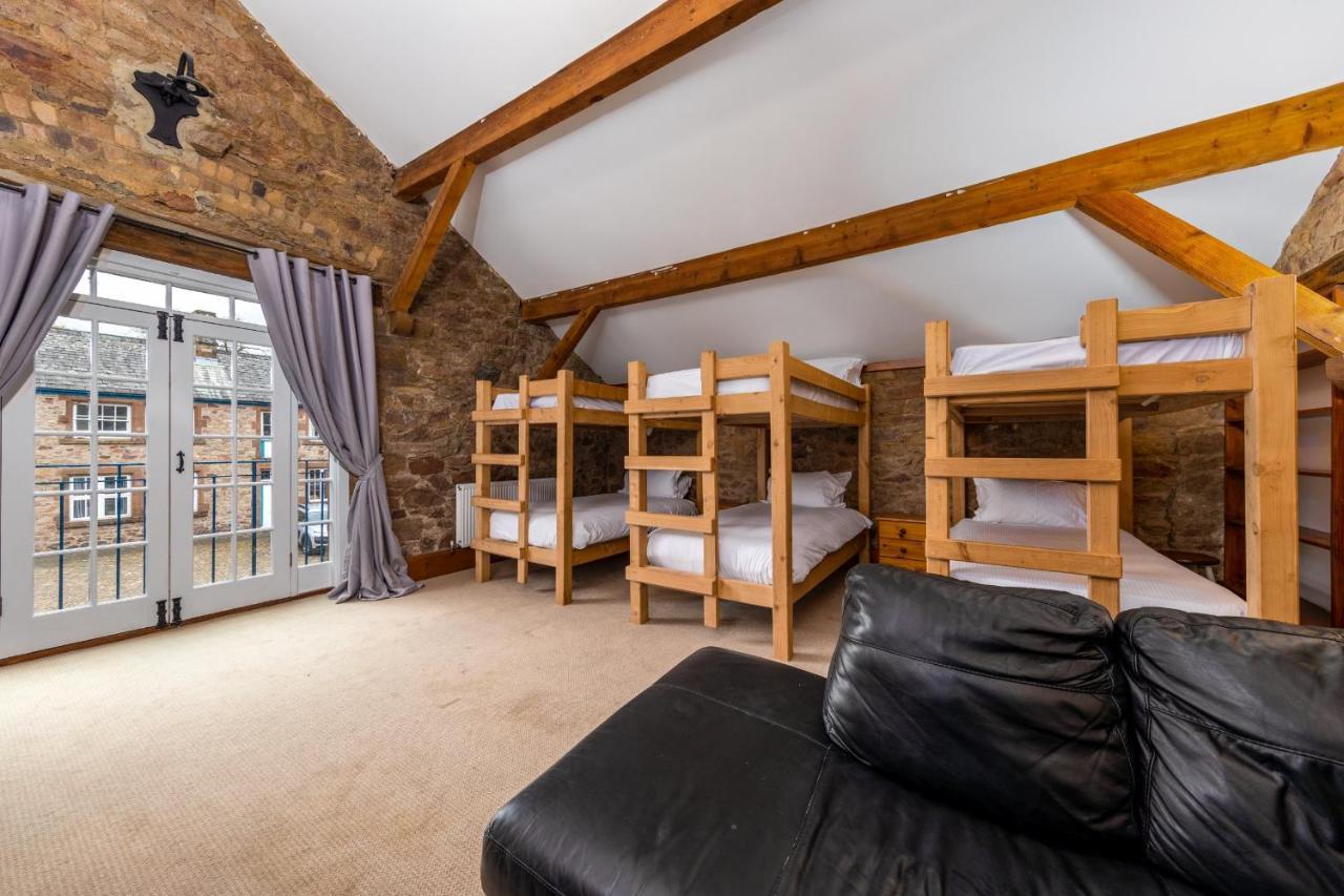 Muncaster Castle Coachman'S Quarters Bed & Breakfast Ravenglass Bagian luar foto