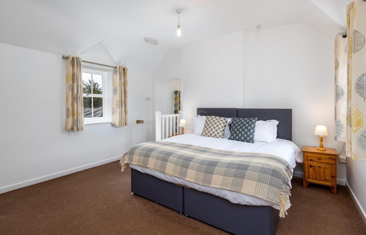 Muncaster Castle Coachman'S Quarters Bed & Breakfast Ravenglass Bagian luar foto
