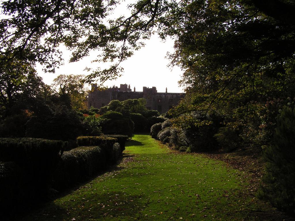 Muncaster Castle Coachman'S Quarters Bed & Breakfast Ravenglass Bagian luar foto