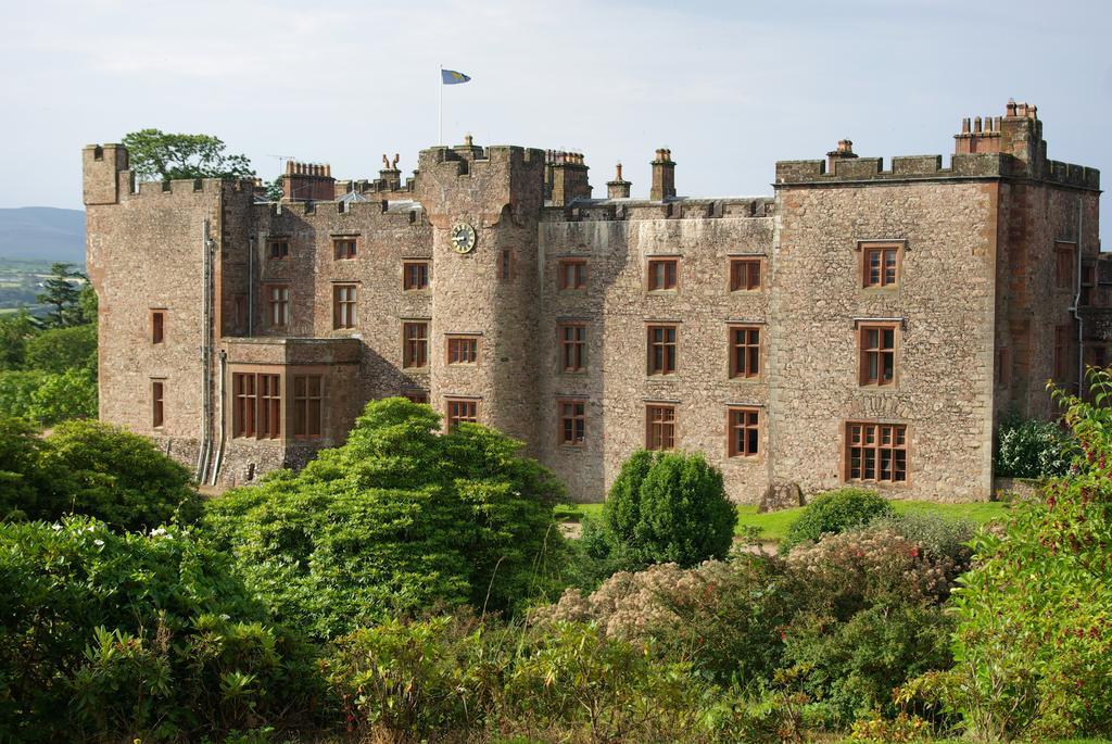 Muncaster Castle Coachman'S Quarters Bed & Breakfast Ravenglass Bagian luar foto
